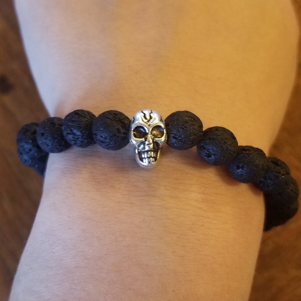 NWOT Beaded Lava Rock Skull Bracelet - Picture 2 of 3